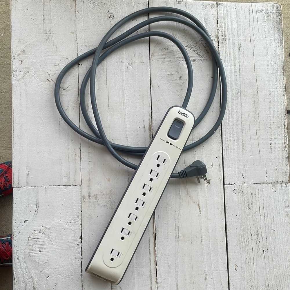 Belkin extension cord side protector 7 plugs